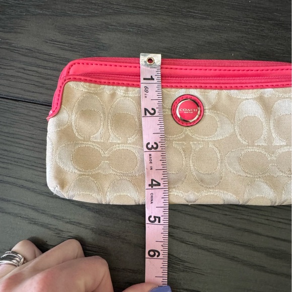 Coach Jacquard Signature Tan W/Coral Pink Trim Wallet - Picture 11 of 14